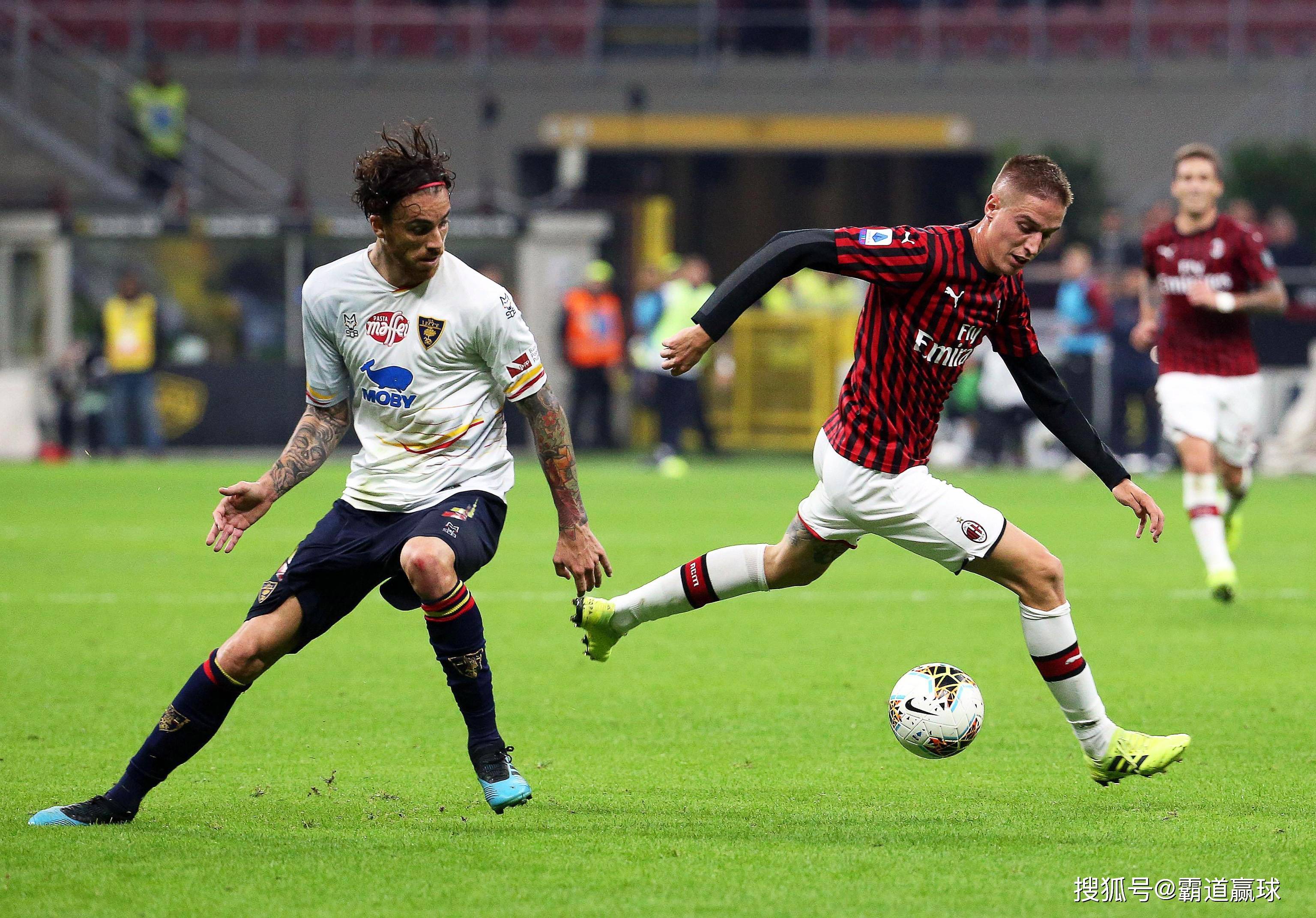 包含切尔西：与AC米兰就球员转会费用达成协议的词条